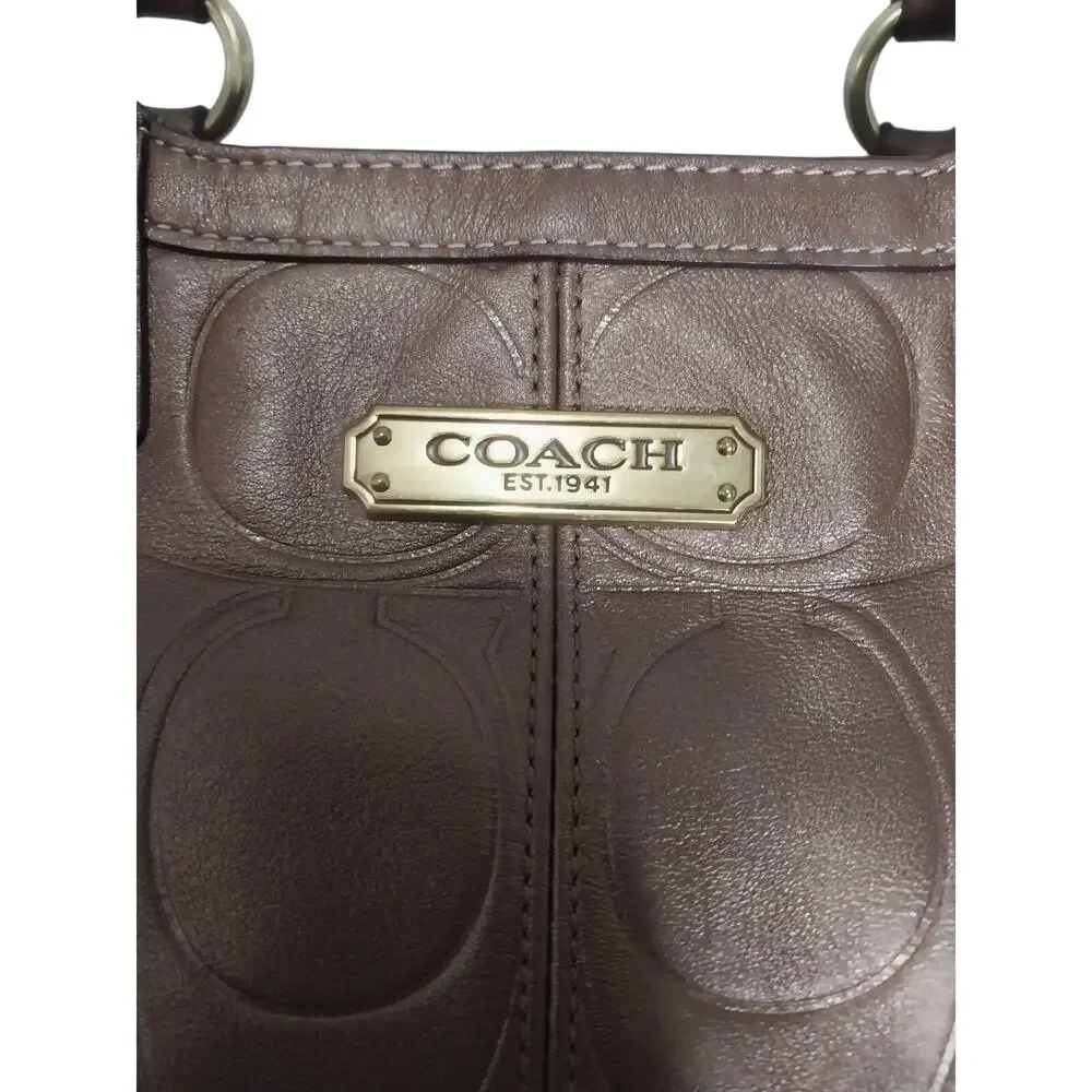 COACH! VINTAGE ANTIQUE GOLD GENUINE LEATHER 